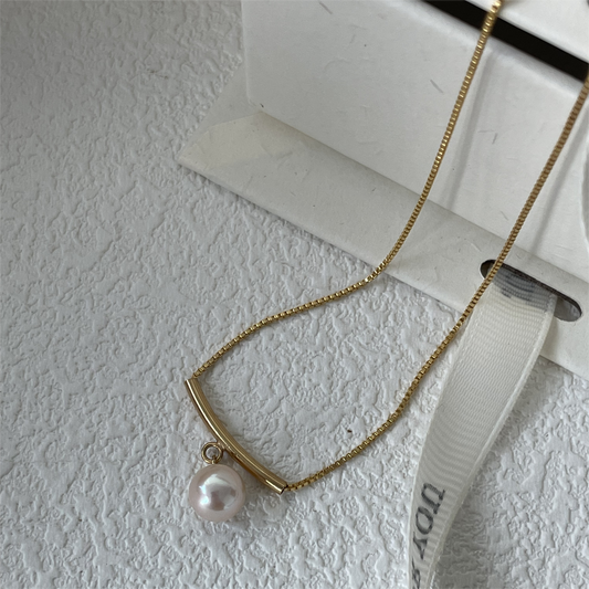 Hanging design: Natural water drop pearl necklace