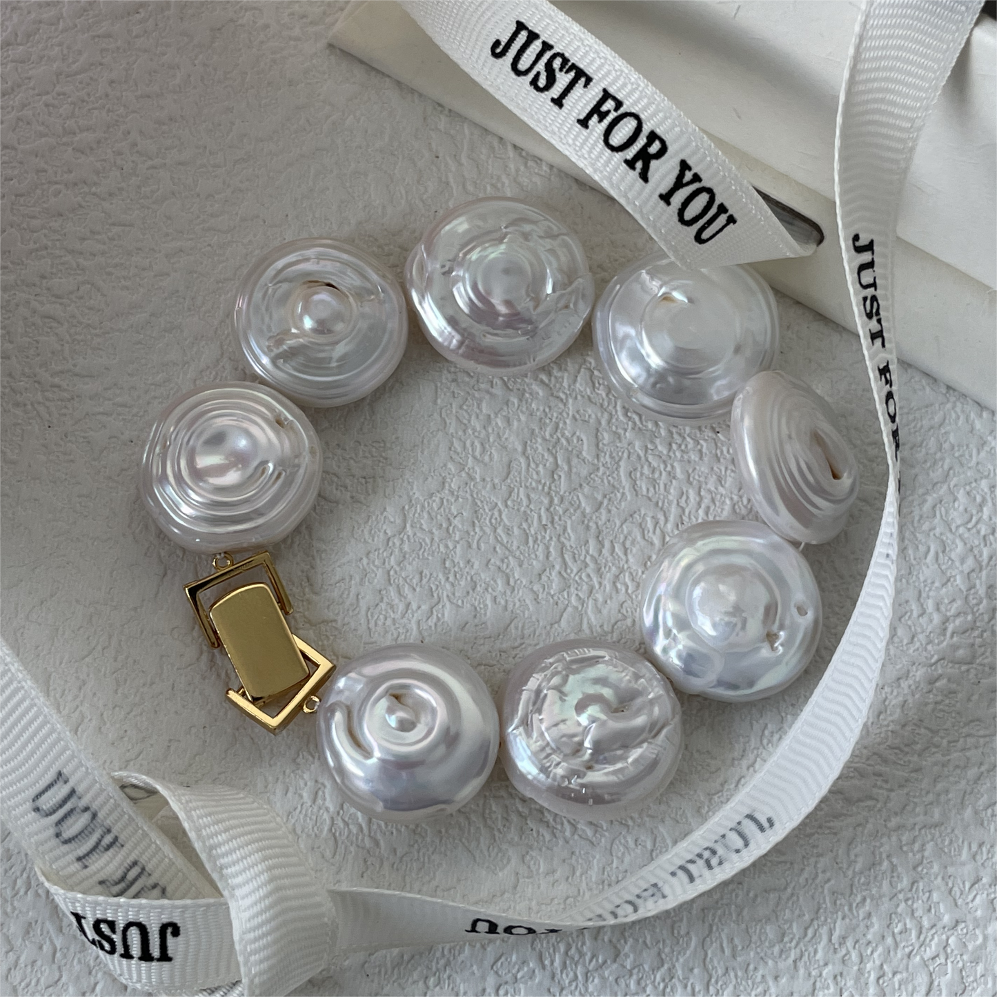 Roman Holiday natural Baroque pearl bracelet