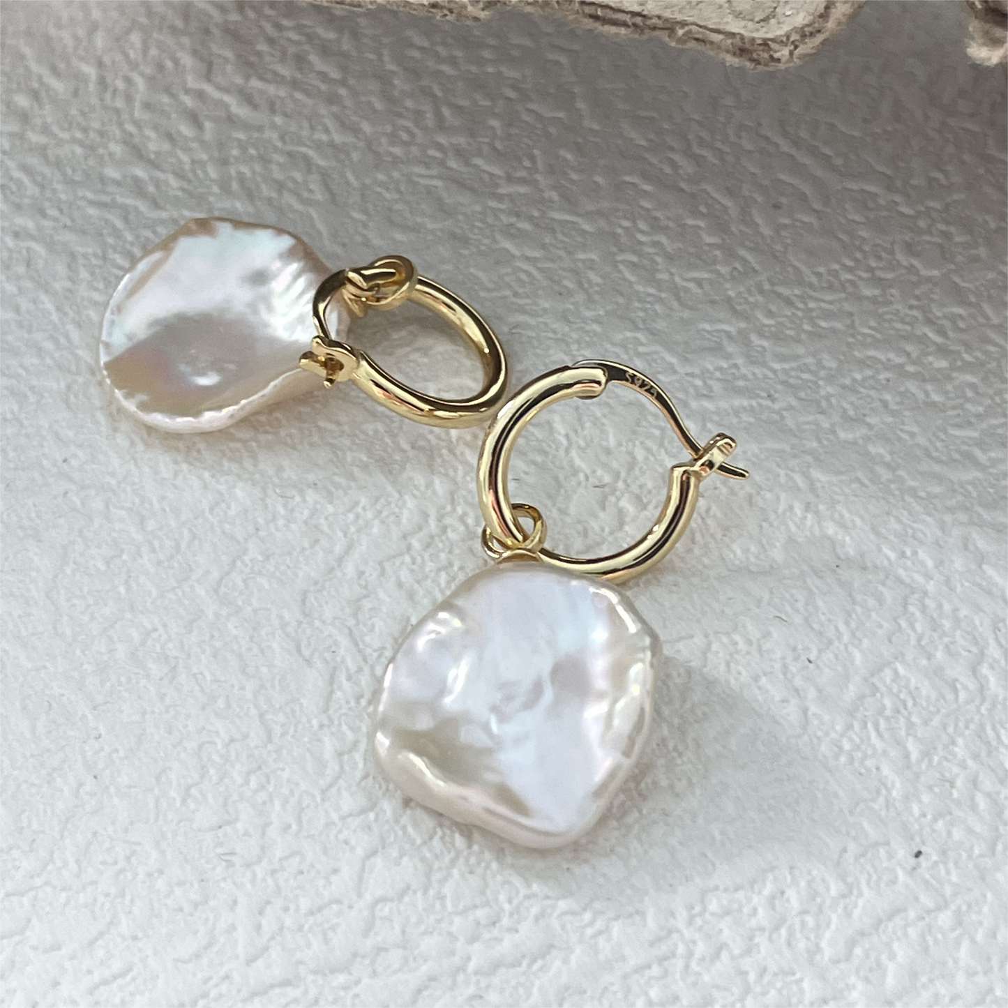 Petaled pearl earrings-Sophisticated Pearl Earrings for the Modern 30+ Woman